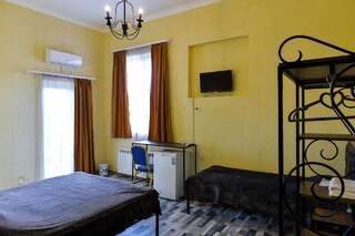 Отель GF Hotel Кутаиси Трехместный номер с видом на город-9