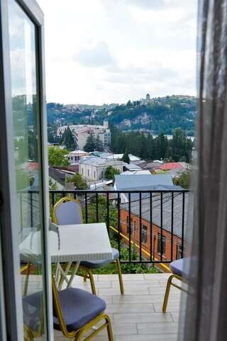 Отель GF Hotel Кутаиси Двухместный номер с 1 кроватью и видом на горы-9